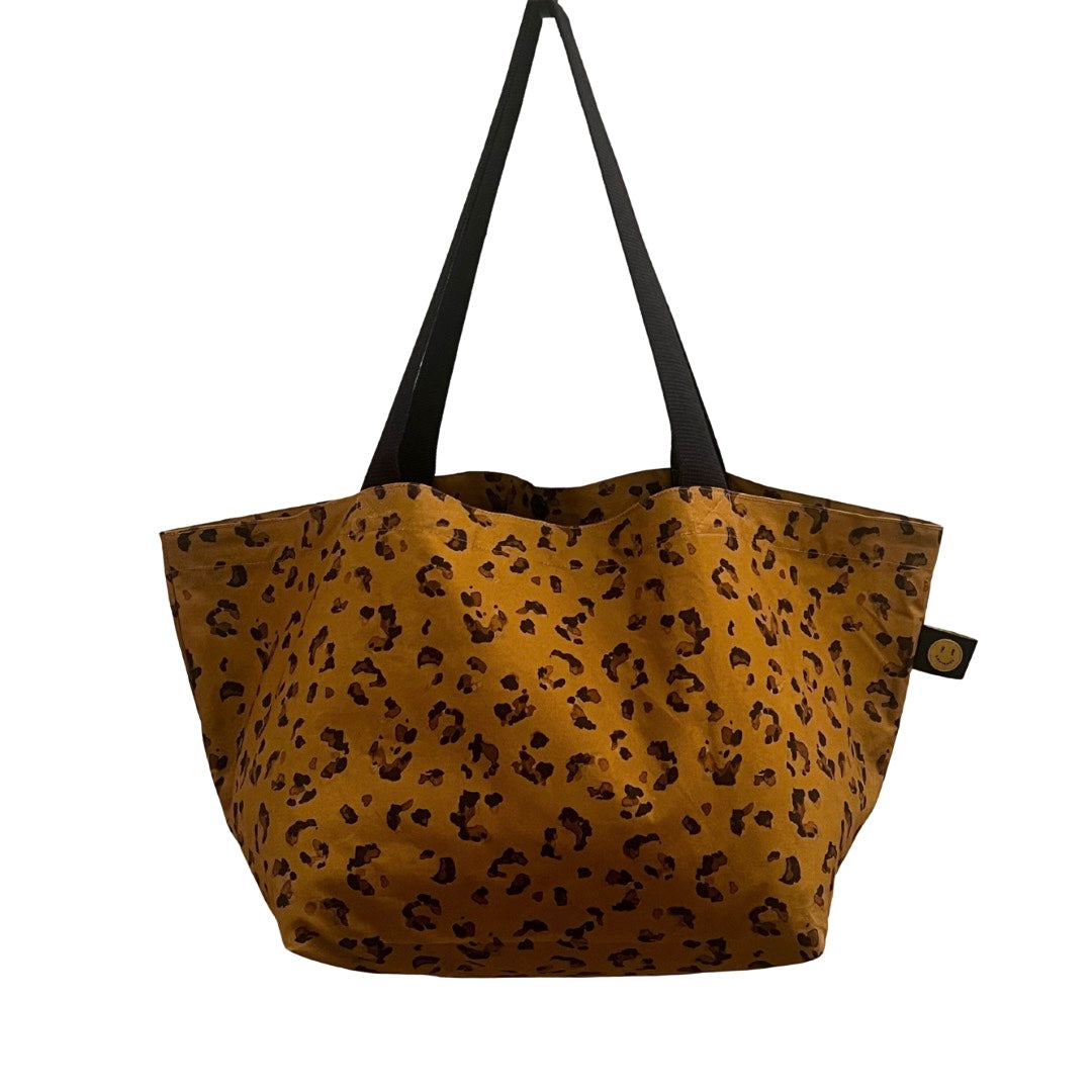 Mini leopard contents bag